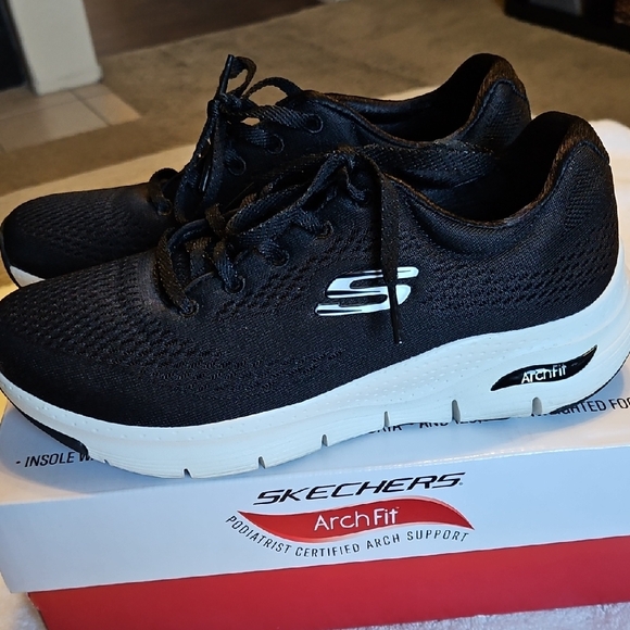 Skechers Arch Fit Red Box - Picture 7 of 11